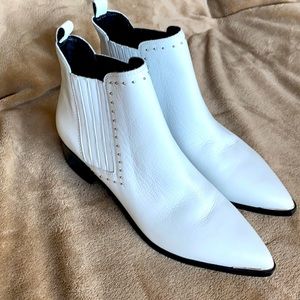 *Brand New*Marc Fisher LTD Yami white booties